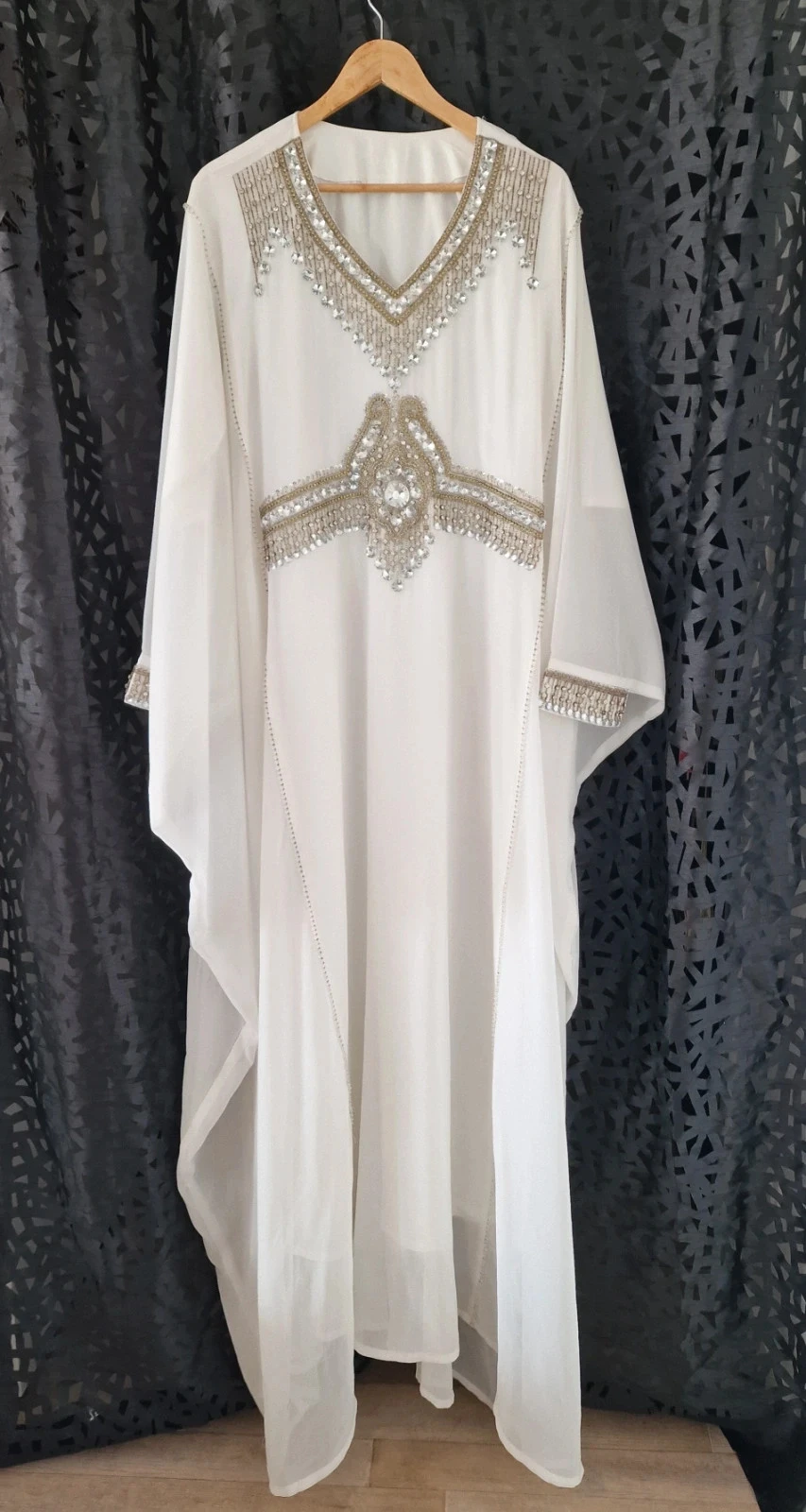 Robe Dubai blanche mariage strass & perles – S/M/L ajustable – portée 1 fois – photo 17